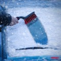 szczotka-zmiotka-skrobaczka-do-szyb-sniegu-lodu-mosiezna-nice-touch-nt-50-cm-887300860ae64697beef751d499a96be-53973b49.jpg